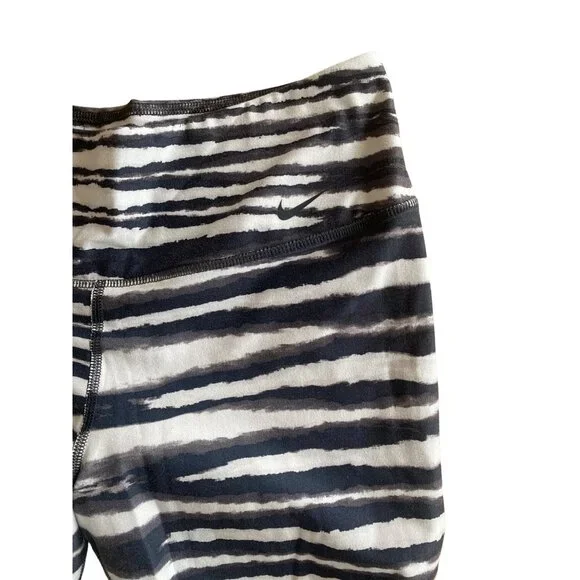 Nike One Legend Stripe Capri Leggings Black White Zebra Women's Medium - Picture 5 of 11